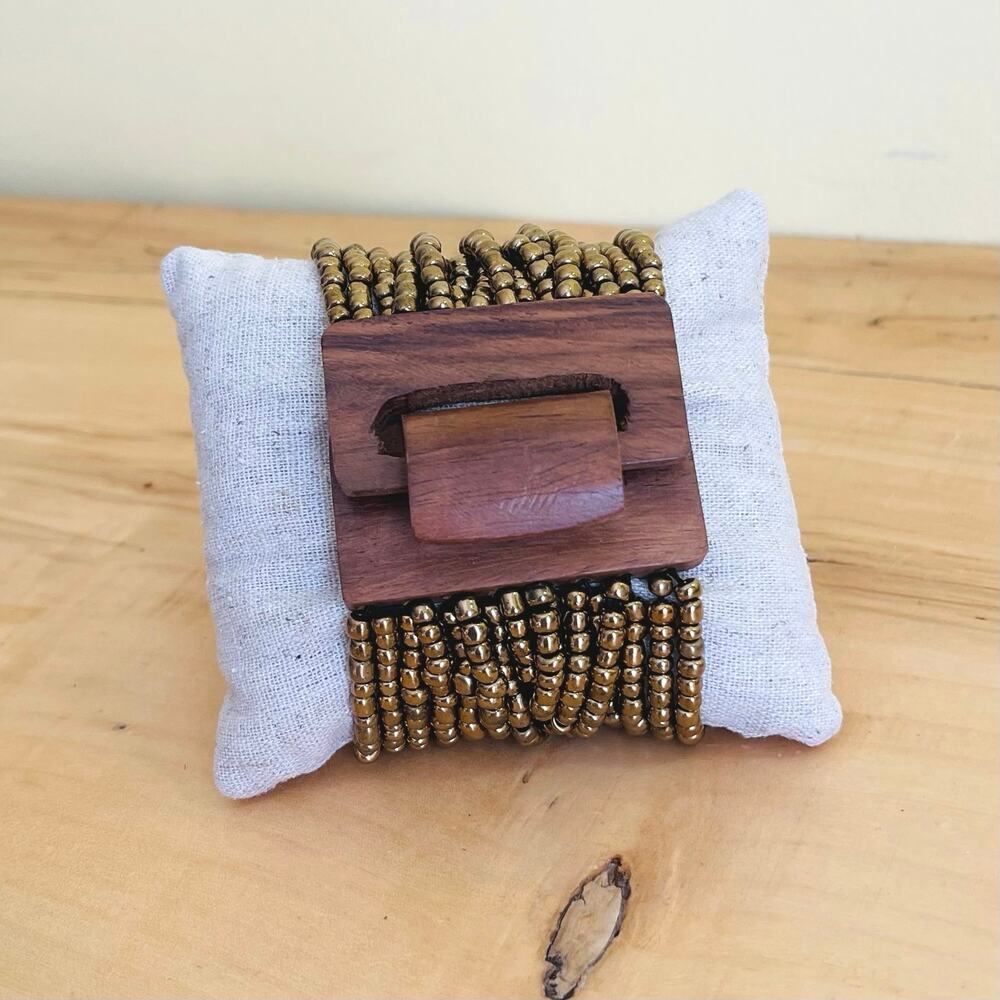 Vtg Multi-Strand Glass Seed Bead Hand-Carved Wood Buckle Clasp Bracelet Stretch